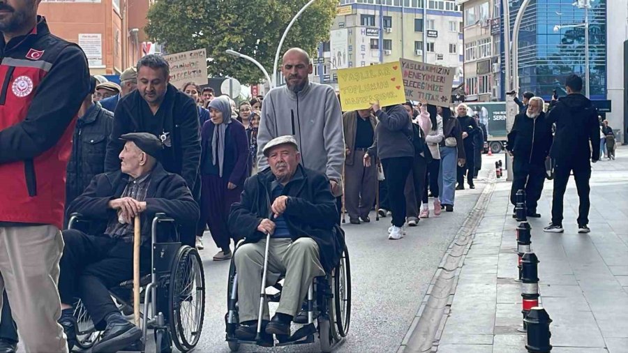 Karaman’da Dünya Yaşlılar Günü’nde Farkındalık Yürüyüşü