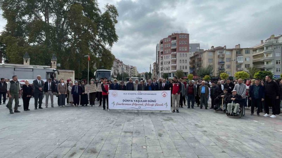 Karaman’da Dünya Yaşlılar Günü’nde Farkındalık Yürüyüşü