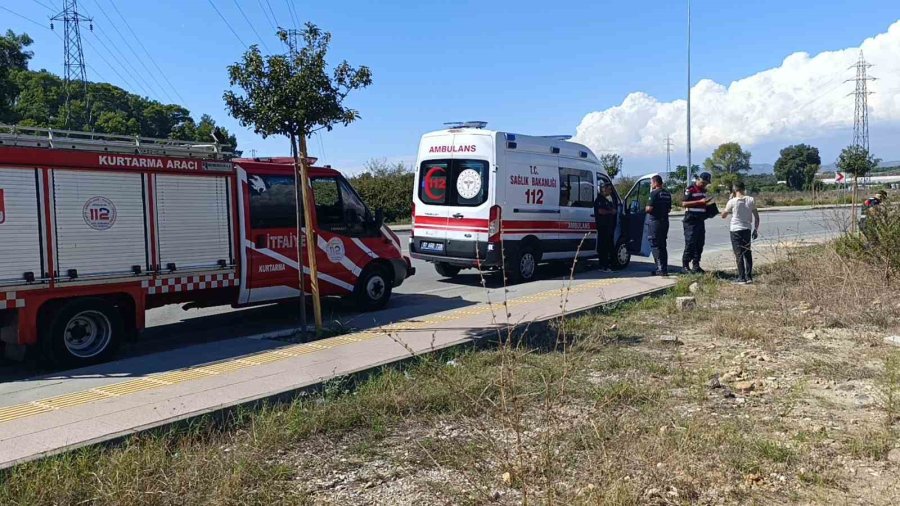 Tarlaya Uçan Otomobilden Burnu Bile Kanamadan Çıktı