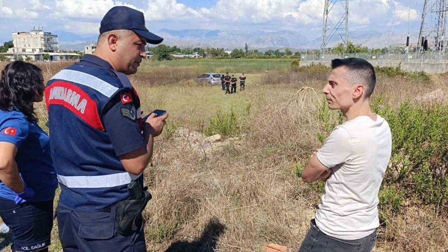 Tarlaya Uçan Otomobilden Burnu Bile Kanamadan Çıktı