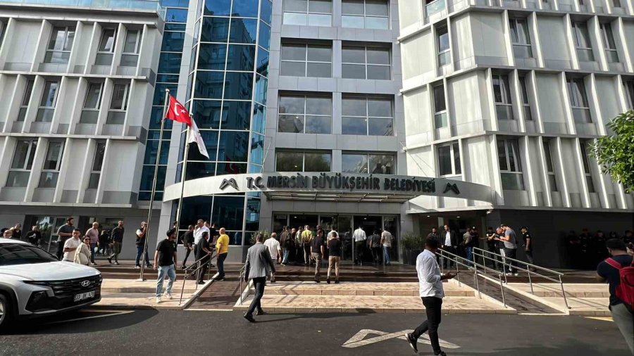 Mersin Büyükşehir Belediyesine Yönelik Operasyonda 34 Firma Adına Kullanılan Kaşeler Sahte İddiası