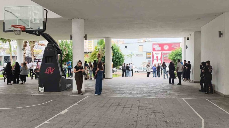 "mezitli Belediye Başkanı Tuncer, Yeni Parti Ve Medya Kuruluşuna Silahlı Saldırı Düzenlettirdi" İddiası