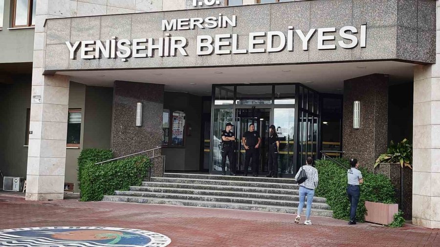 "mezitli Belediye Başkanı Tuncer, Yeni Parti Ve Medya Kuruluşuna Silahlı Saldırı Düzenlettirdi" İddiası