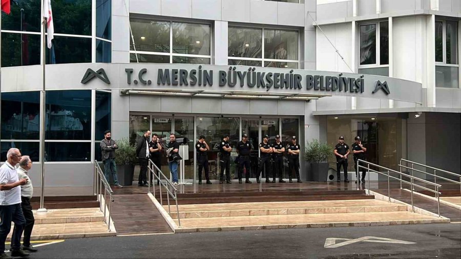 "mezitli Belediye Başkanı Tuncer, Yeni Parti Ve Medya Kuruluşuna Silahlı Saldırı Düzenlettirdi" İddiası