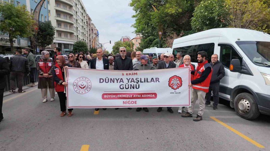 Niğdeliler, Dünya Yaşlılar Günü’nde Yürüdü