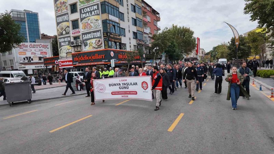 Niğdeliler, Dünya Yaşlılar Günü’nde Yürüdü