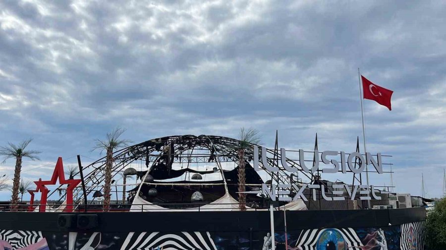 Alanya’da Alev Alev Yanan Eğlence Mekanı Küle Döndü