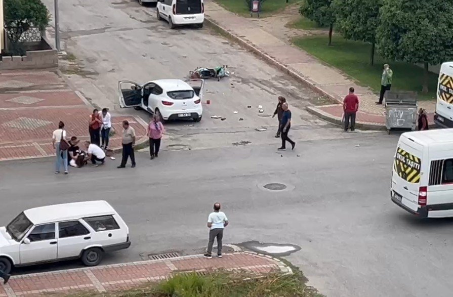 Motosikletle Çarpışan Otomobilin Sürücüsü Şoka Girdi, Gözyaşlarına Boğuldu