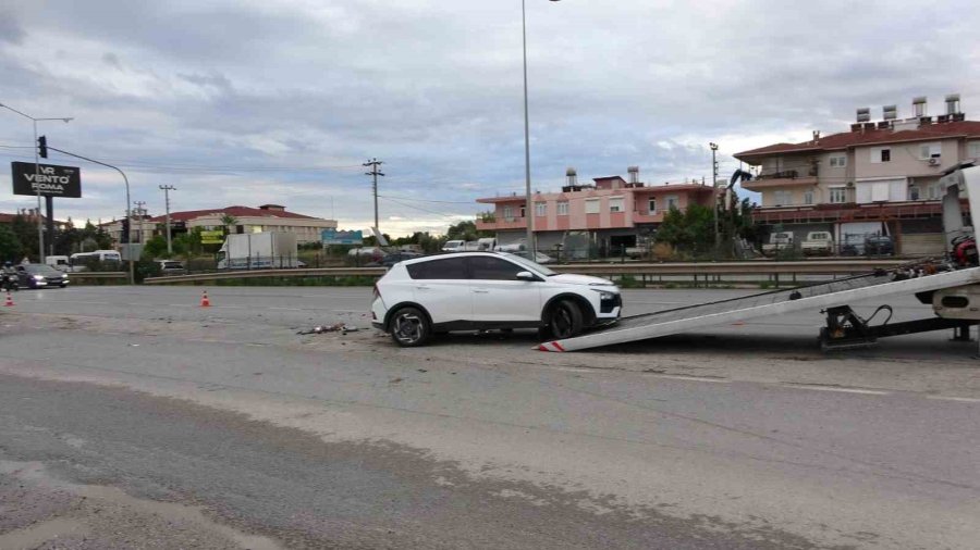 Otomobil Havada Takla Attıktan Sonra Tekerlerinin Üzerine Düştü