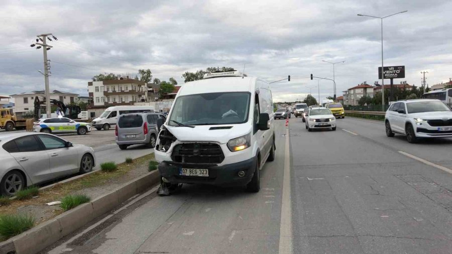 Otomobil Havada Takla Attıktan Sonra Tekerlerinin Üzerine Düştü