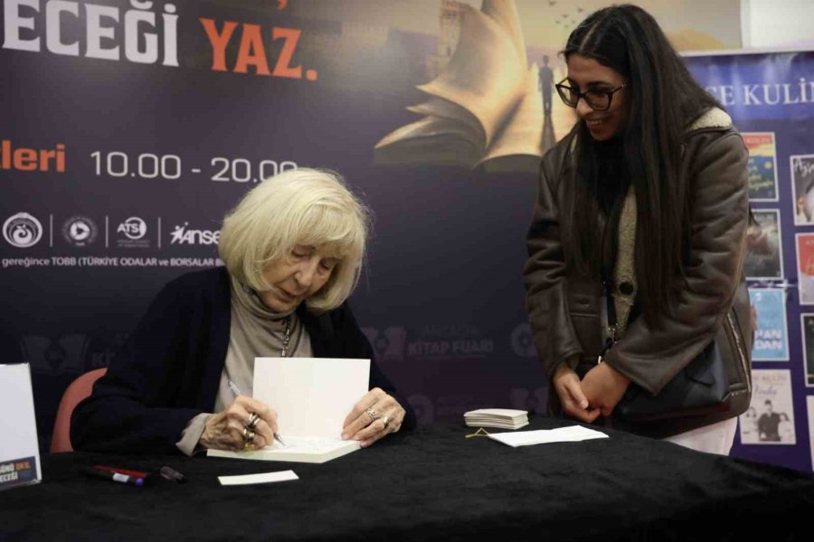 Antalya Kitap Fuarı’nda İkinci Gün Yoğunluğu