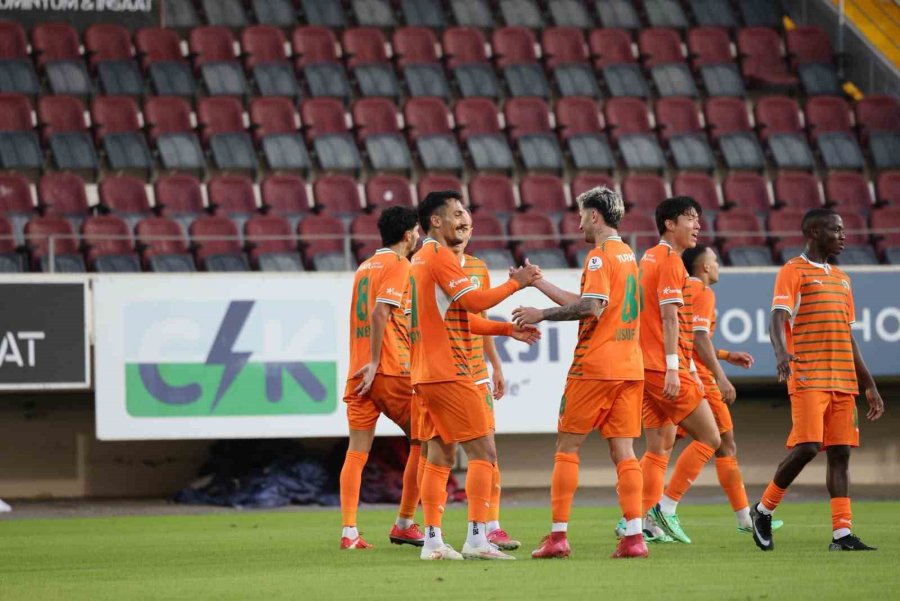Alanyaspor, Amed Sportif Faaliyetler’i 4-0 Mağlup Etti