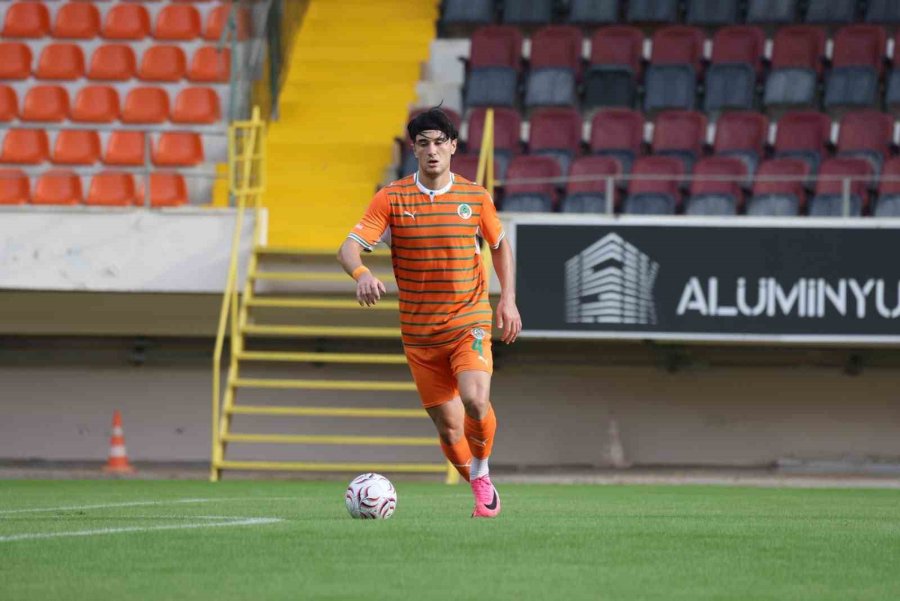 Alanyaspor, Amed Sportif Faaliyetler’i 4-0 Mağlup Etti