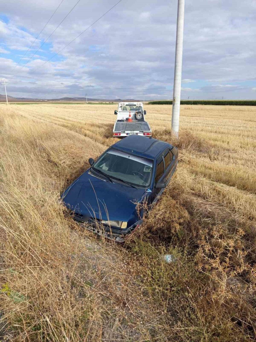 Konya’da Kontrolden Çıkan Otomobil Şarampole Devrildi: 2 Yaralı