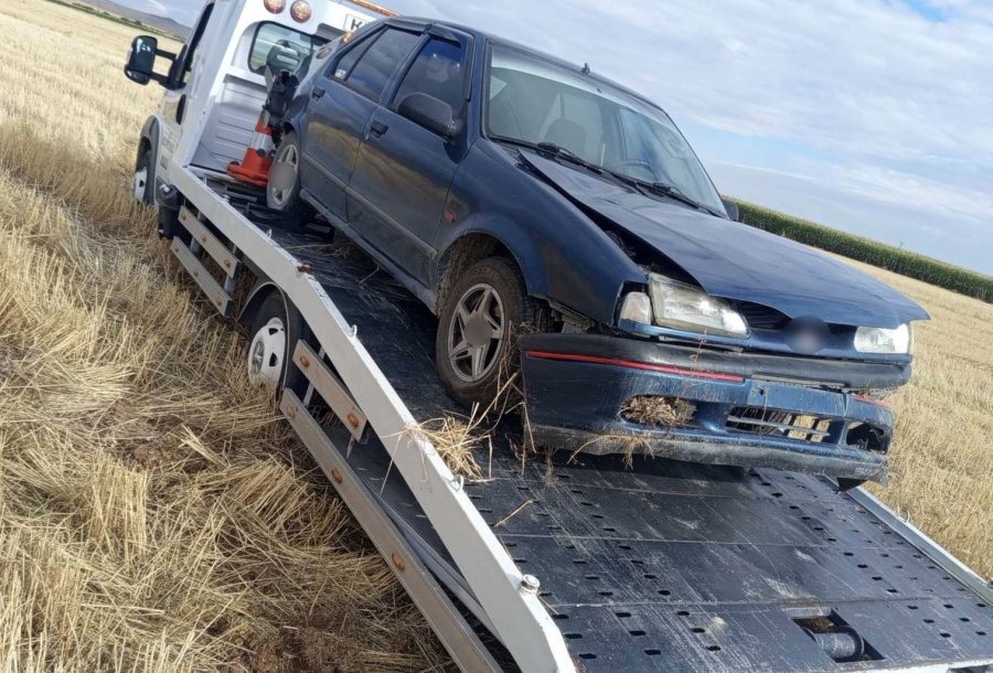 Konya’da Kontrolden Çıkan Otomobil Şarampole Devrildi: 2 Yaralı