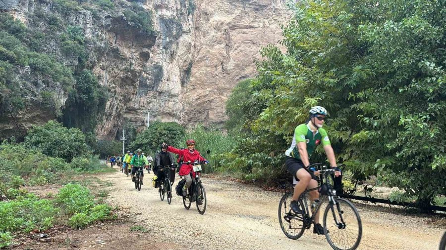 Tarih Ve Doğa İçinde 160 Bisikletli Pedal Çevirdi