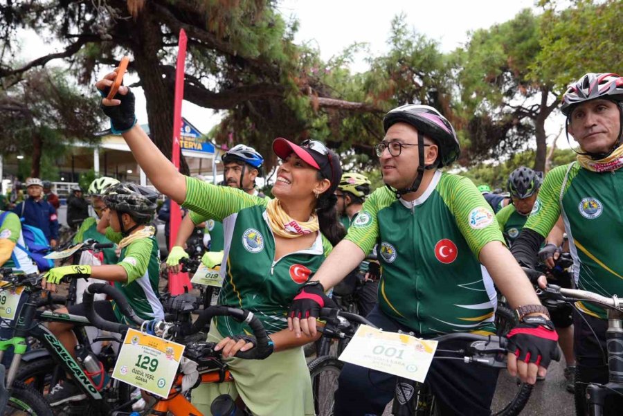 Tarih Ve Doğa İçinde 160 Bisikletli Pedal Çevirdi