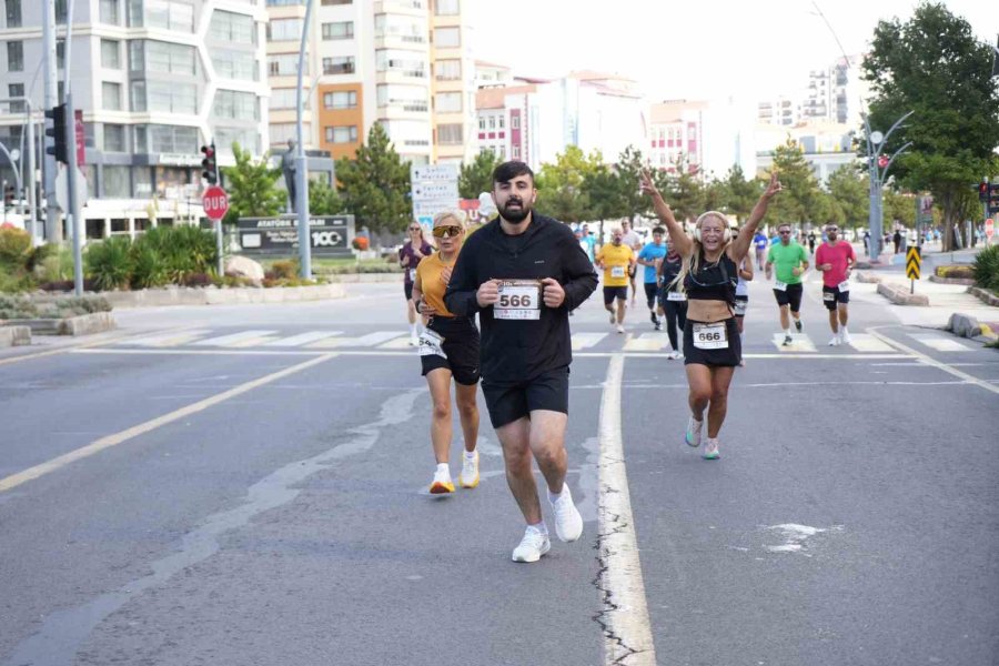 Niğde’de 3. Geleneksel Yarı Maratonu Koşuldu