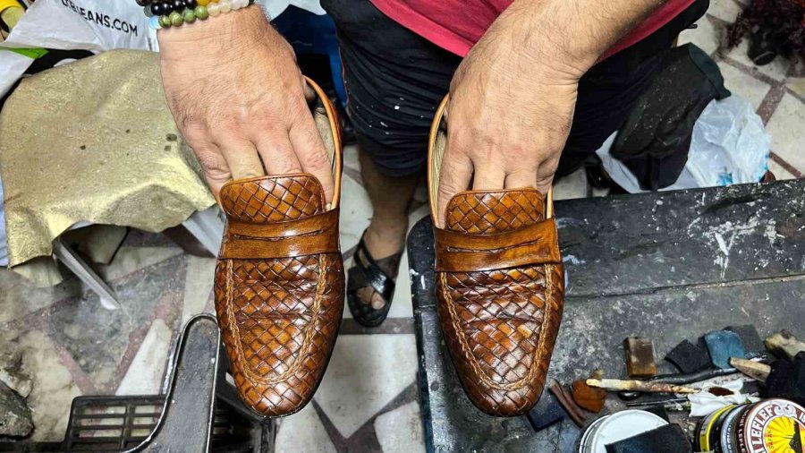 Öğretmenlerinin Kunduralarına Bakarak Başladığı Meslekte 28 Yılı Geride Bıraktı