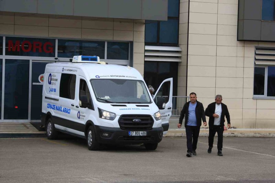 Gazipaşa’da Kızıyla Görüştüğü İçin Baba Tarafından Öldürülen Gencin Cenazesi Teslim Alındı