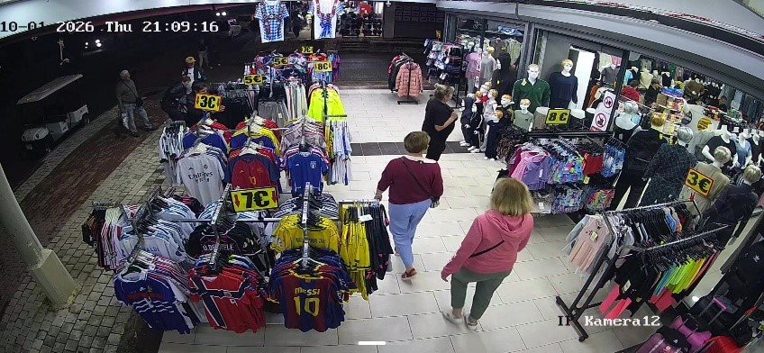Mağazadan Eşofman Çalan Turistler, Taktıkları Otelin Bilekliği Sayesinde Yakalandı