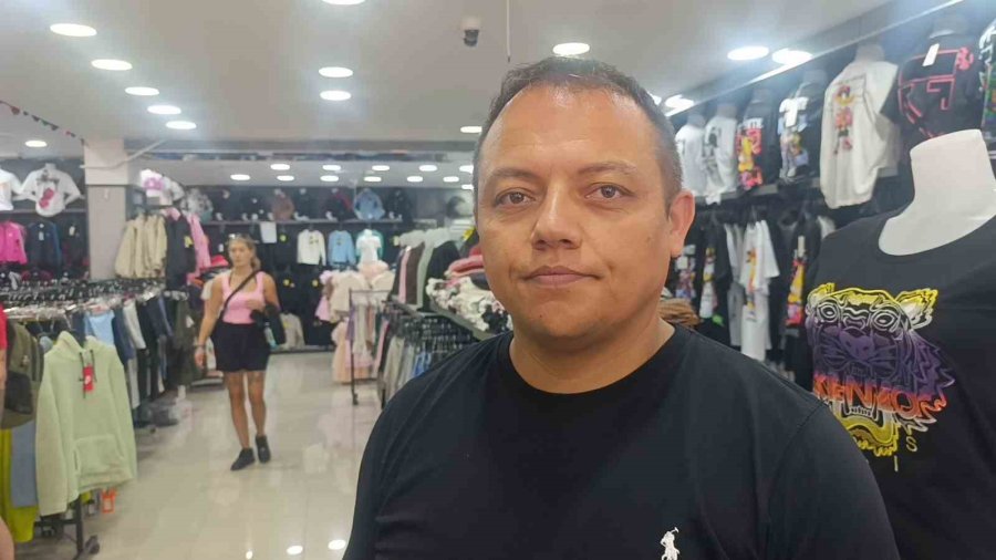 Mağazadan Eşofman Çalan Turistler, Taktıkları Otelin Bilekliği Sayesinde Yakalandı