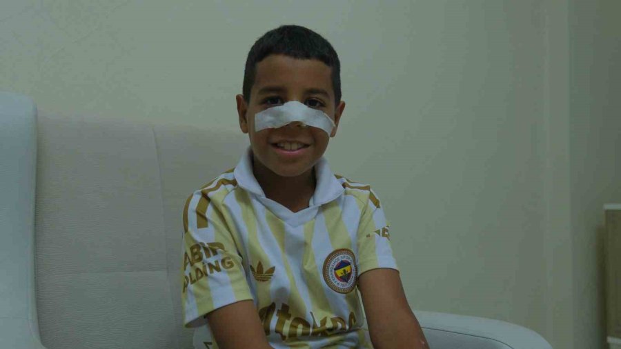 Karaman’da 9 Yaşındaki Abdullah, Narkozun Etkisiyle Fenerbahçe - Galatasaray Derbisini Anlatmaya Başladı