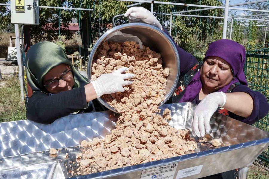 Büyükşehir’in Kadın Kooperatiflerinde Kış Hazırlıkları Başladı