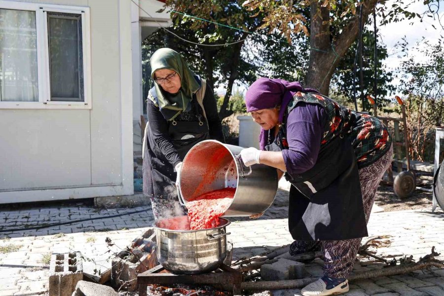 Büyükşehir’in Kadın Kooperatiflerinde Kış Hazırlıkları Başladı