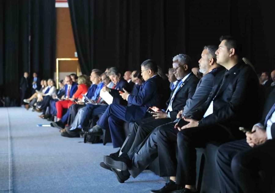 Nasa Başkan Yardımcısı Anderson: "ay Yüzeyinde Kalıcı Varlık Oluşturmaya Başlayacağız, Ardından Hedefimizi Mars’a Çevireceğiz"