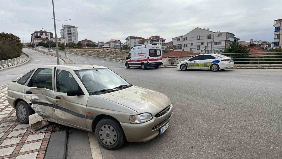 Karaman’da Ciple Otomobil Çarpıştı: 2 Yaralı