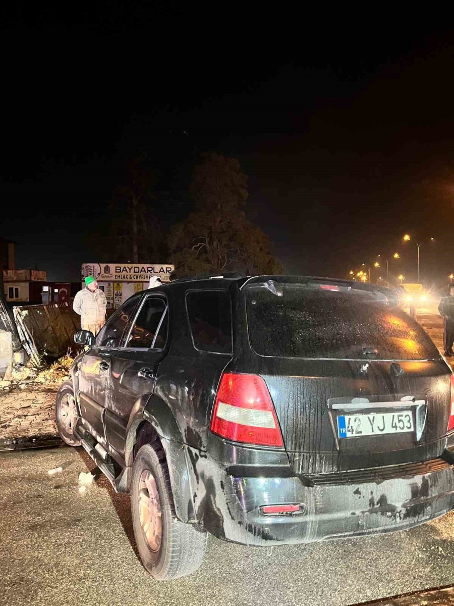 Ereğli’de Suv Tipi Araç Duvara Çarptı: 4 Yaralı