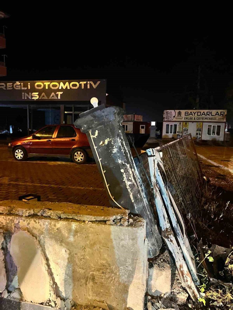Ereğli’de Suv Tipi Araç Duvara Çarptı: 4 Yaralı