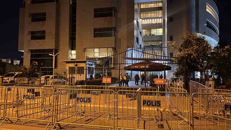 Mersin’de Başkan Seçer Dahil 3 Belediye Başkanı Tutuklama Talebiyle Mahkemeye Sevk Edildi