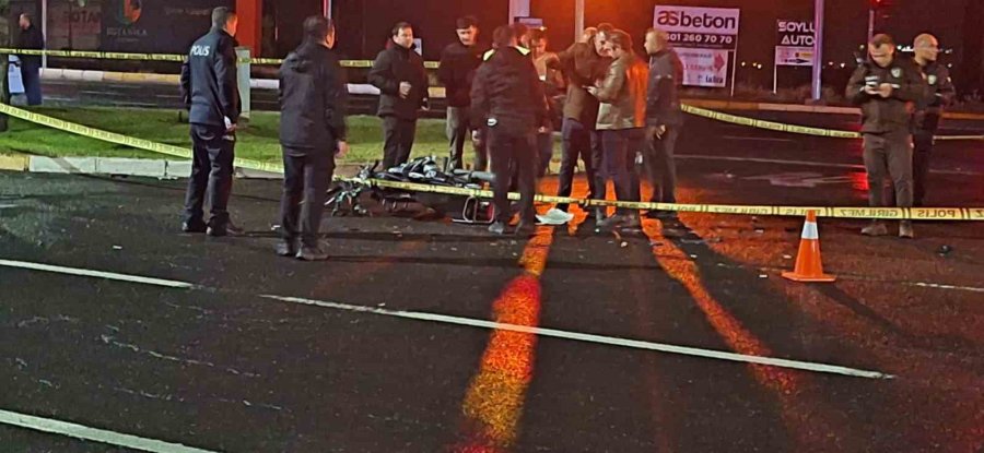 Niğde’de Hafif Ticari Araç İle Motosiklet Çarpıştı: 2 Ölü, 1 Ağır Yaralı