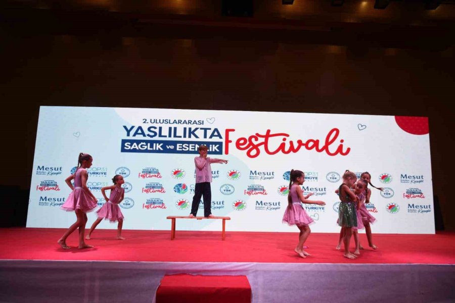 Kuşaklar Ve Kültürler Kepez’de Buluştu: 2. Yaşlılıkta Sağlık Ve Esenlik Festivali Tamamlandı