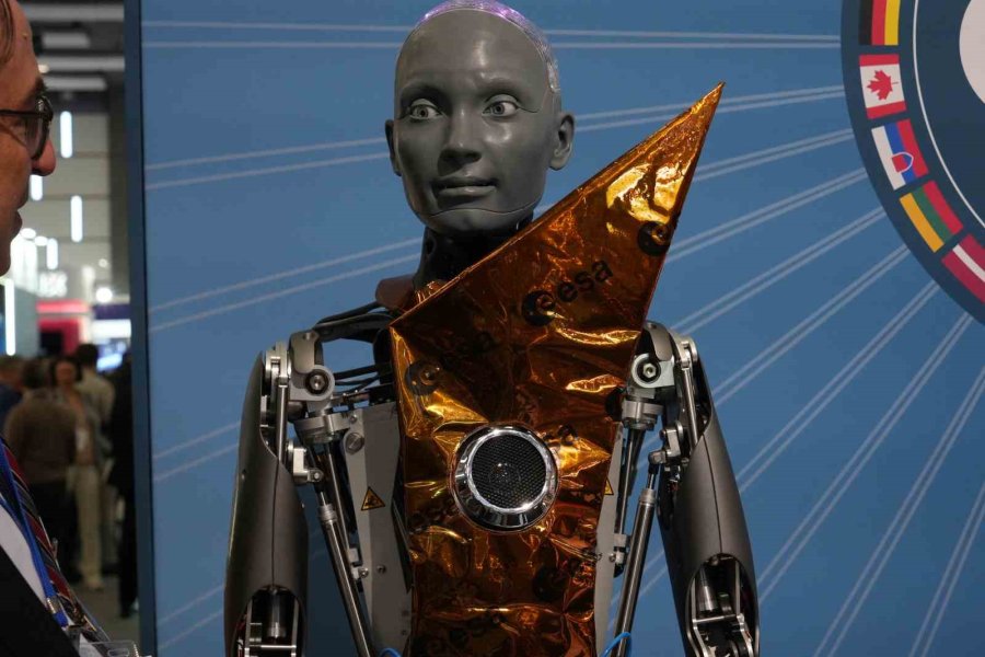 Uzay Kongresi’nde Girişimler Dünya Devleriyle Buluştu, Robot Ameca İlk Kez Ziyaretçilerin Karşısına Çıktı