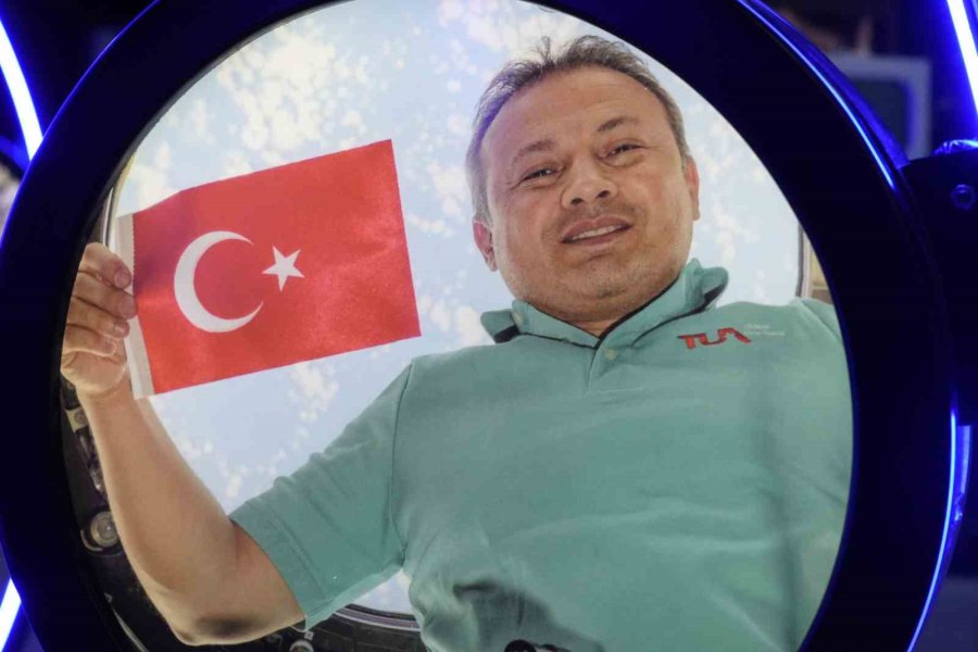Uzay Kongresi’nde Girişimler Dünya Devleriyle Buluştu, Robot Ameca İlk Kez Ziyaretçilerin Karşısına Çıktı
