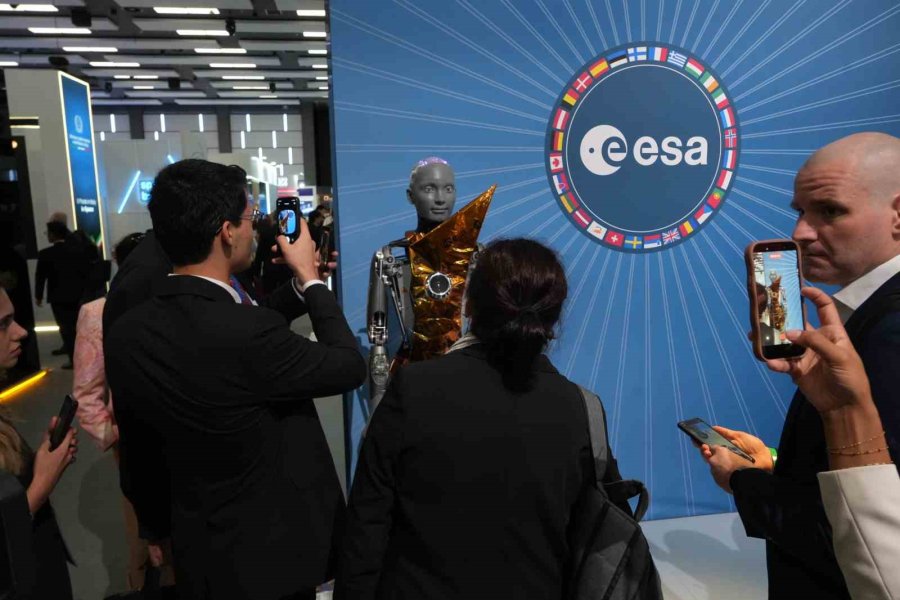 Uzay Kongresi’nde Girişimler Dünya Devleriyle Buluştu, Robot Ameca İlk Kez Ziyaretçilerin Karşısına Çıktı