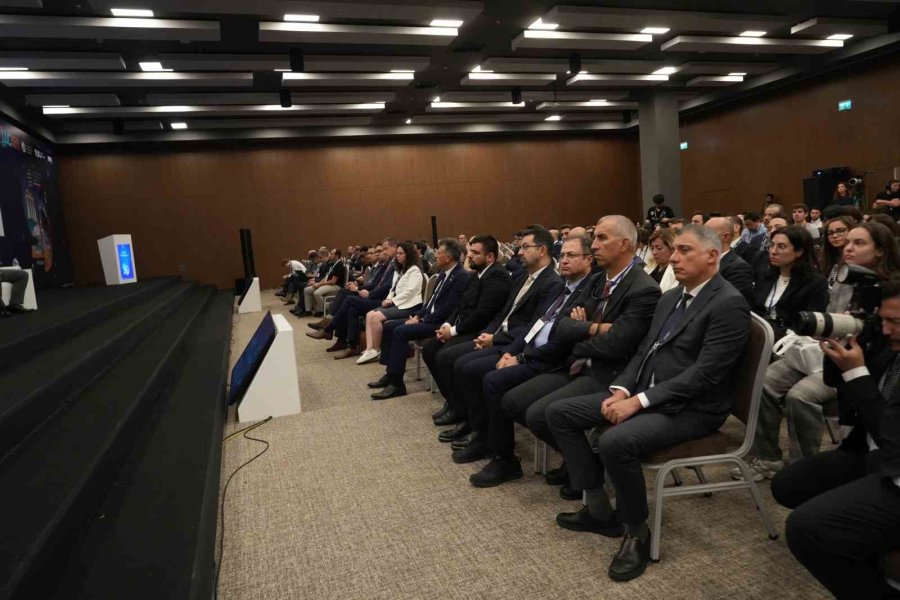 Türkiye 198 Uyduluk Uzay Ağına Hazırlanıyor: İlk Uydu 2 Yıl İçinde
