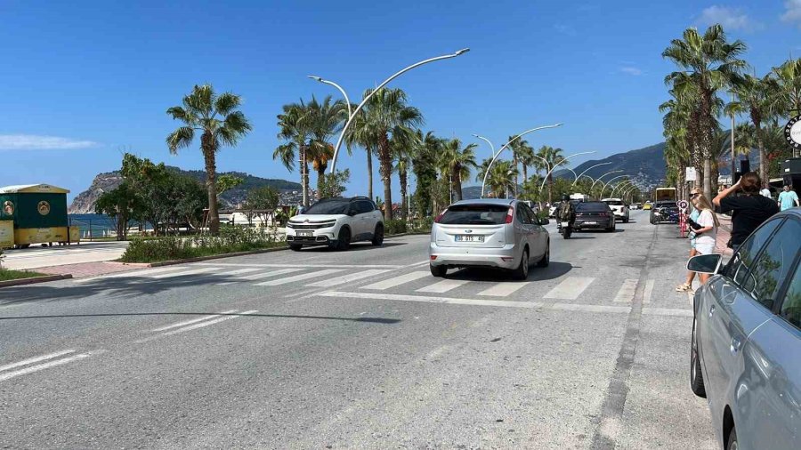 Alanya’da Otomobil İle Motosiklet Çarpıştı: 1 Ölü, 1 Yaralı