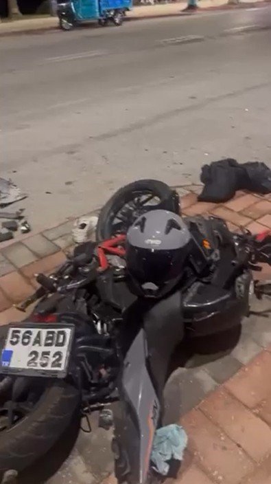 Alanya’da Otomobil İle Motosiklet Çarpıştı: 1 Ölü, 1 Yaralı