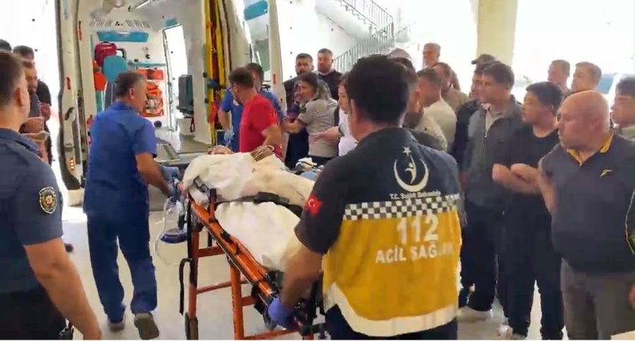 Gazipaşa’da Hafriyat Alanındaki İş Makinesinin Ana Koluna Sıkışan 15 Yaşındaki Çocuk Yaralandı