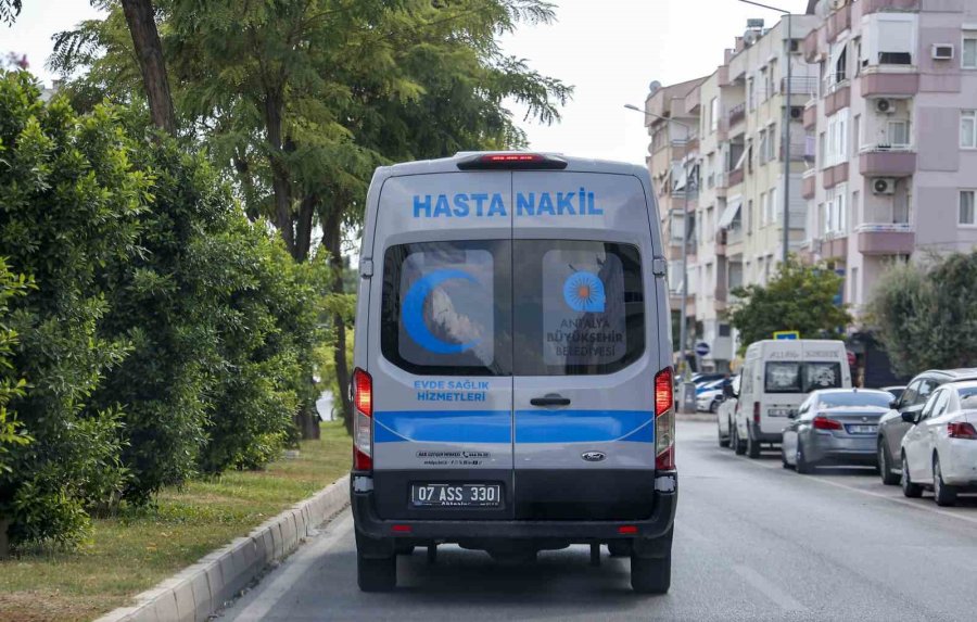 Hastalar Evlerinde Muayene Ediliyor, Sağlık Kuruluşlarına Ulaştırılıyor