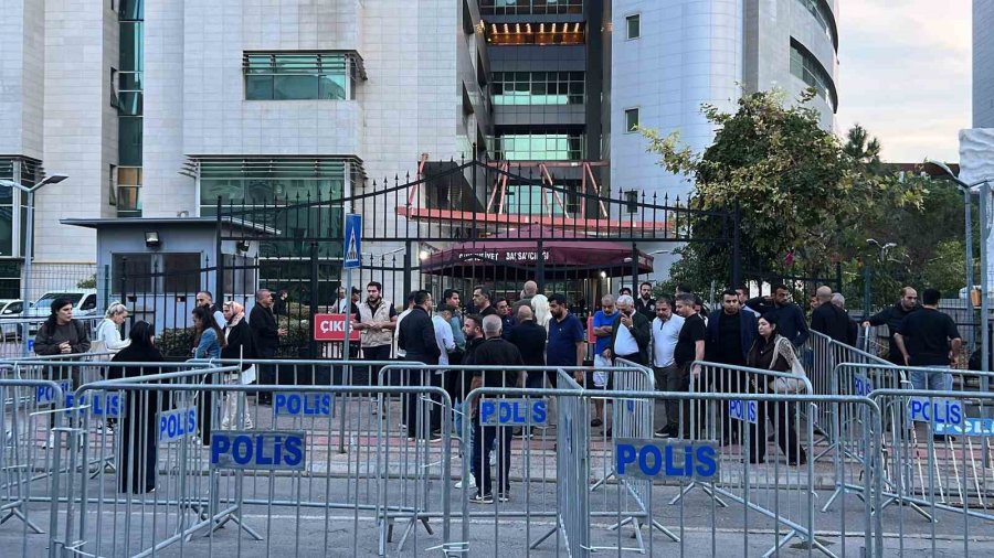 Mersin’deki Operasyonda Başkan Seçer’in De Aralarında Olduğu 3 Başkan Tutuklandı
