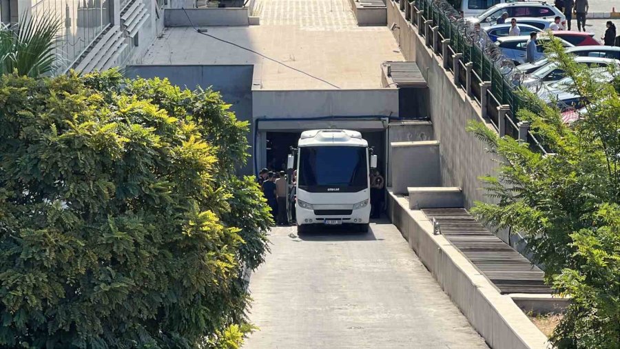 Mersin’deki Operasyonda Tutuklanan Vahap Seçer’inde Aralarında Olduğu 34 Şüpheli Cezaevine Gönderildi