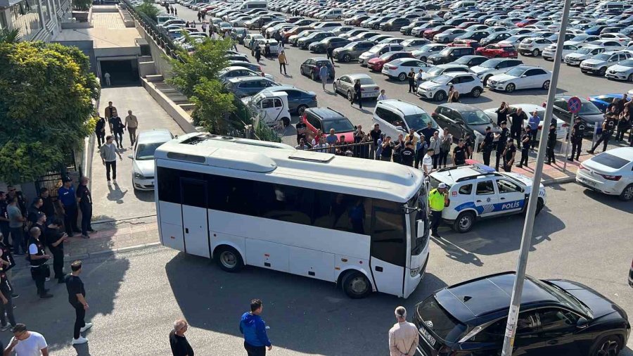 Mersin’deki Operasyonda Tutuklanan Vahap Seçer’inde Aralarında Olduğu 34 Şüpheli Cezaevine Gönderildi
