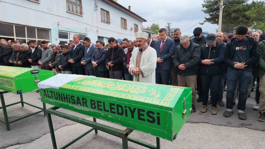 Niğde’de Kazada Hayatını Kaybeden Kardeşler Toprağa Verildi
