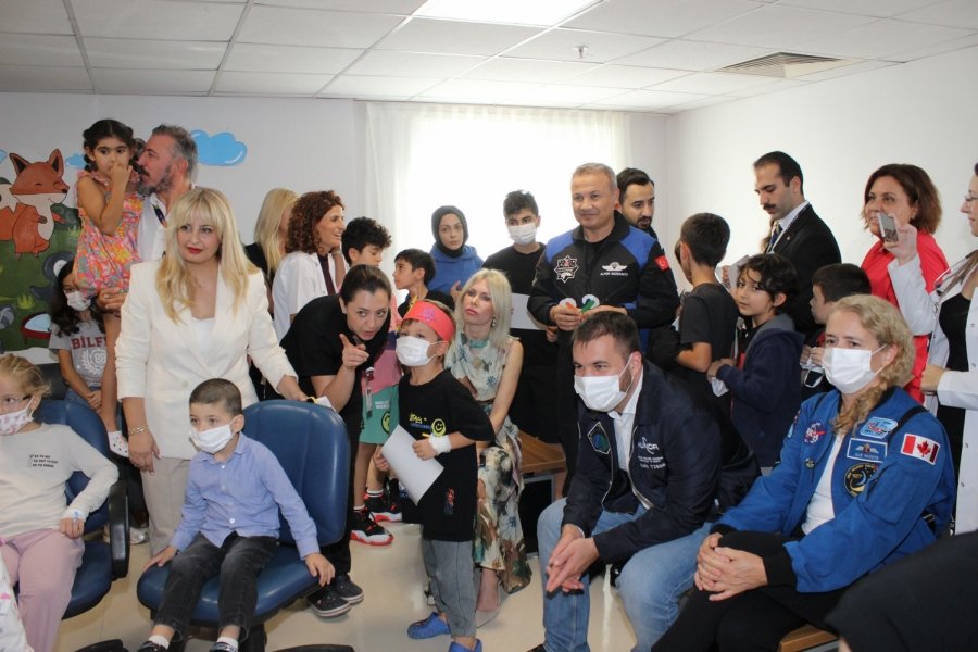 11 Astronot Akdeniz Üniversitesi’nde Çocuklar Ve Gençlerle Buluştu
