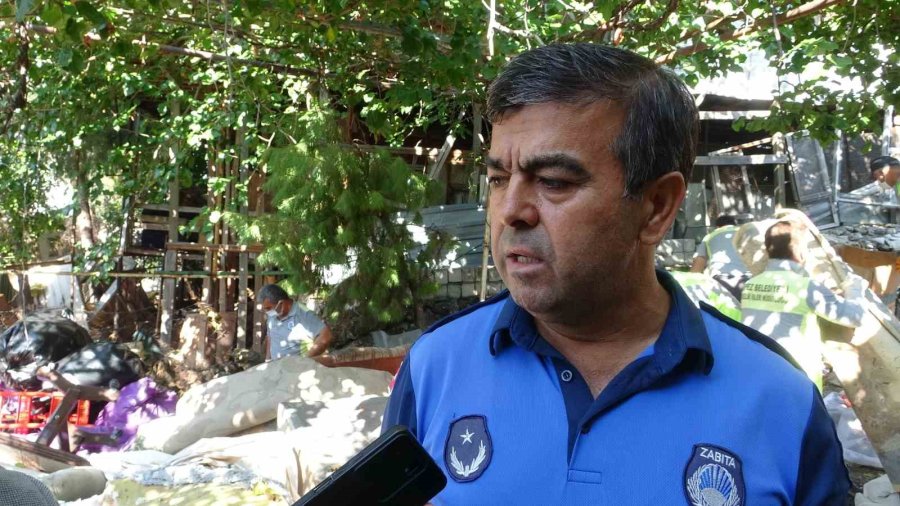 Kepez’de Çöp Ev Operasyonu, Ekipler 6 Kamyon Atık Çakırdı